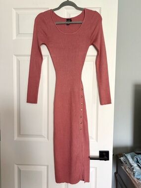 Windsor Rose Ribbed Scoop Neck Long Sleeve Midi Dress with Side Buttons
